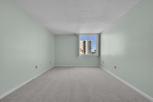 Building Photo - 660 Island Way