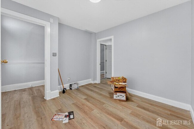 Building Photo - 11 N Willow St