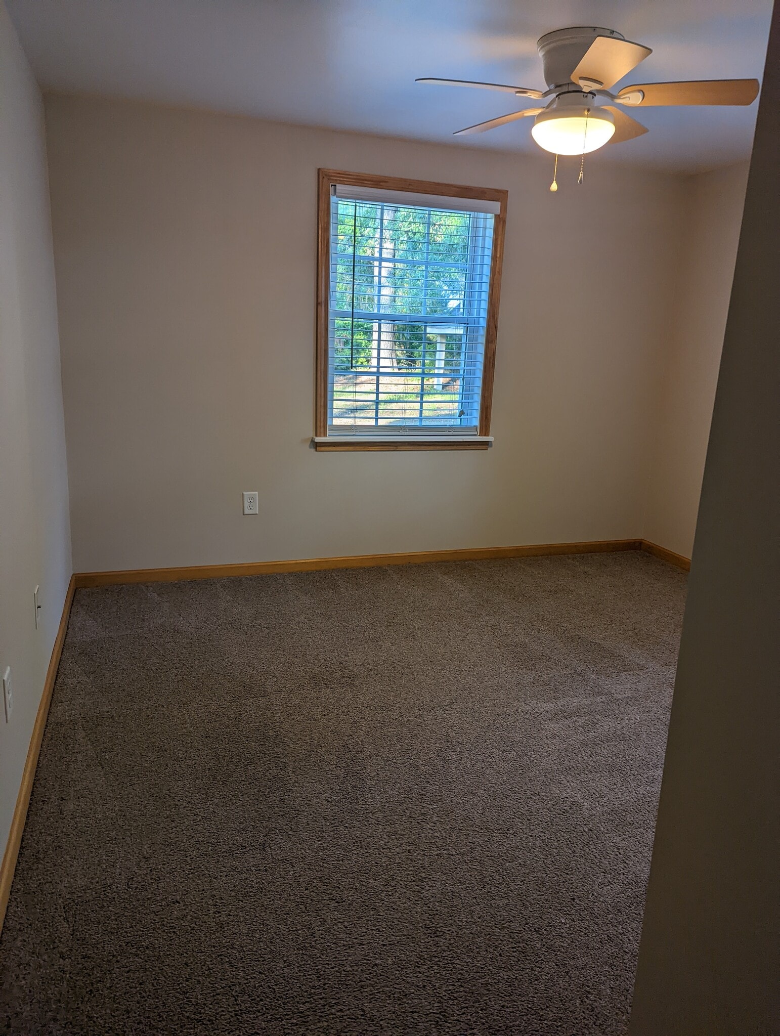 2nd bedroom - 672 Ebenezer Rd