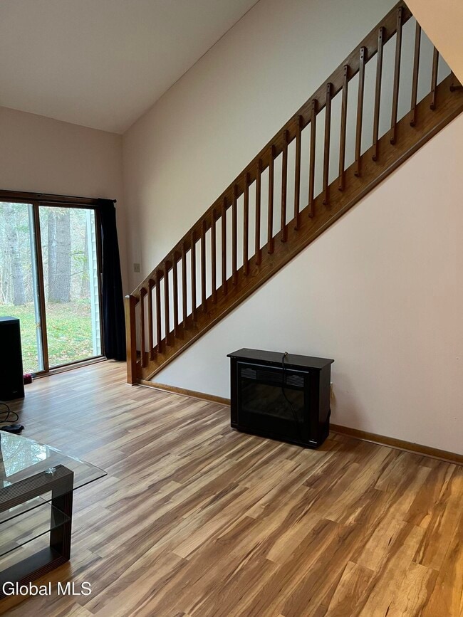 Building Photo - 43 Green Meadow Dr