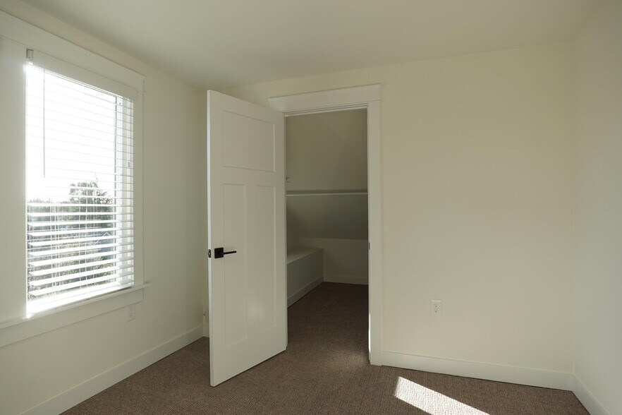 Building Photo - 2922 S Adams St