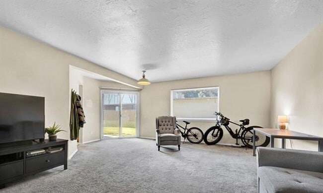 Building Photo - Cute 2 bed/1.5 bath Boise