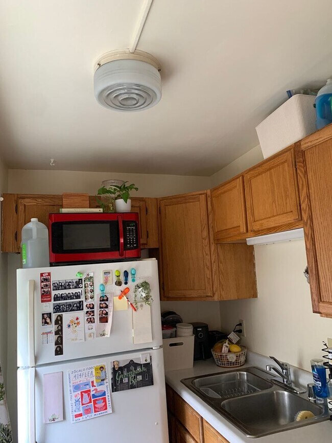 Building Photo - 418 S Orchard St