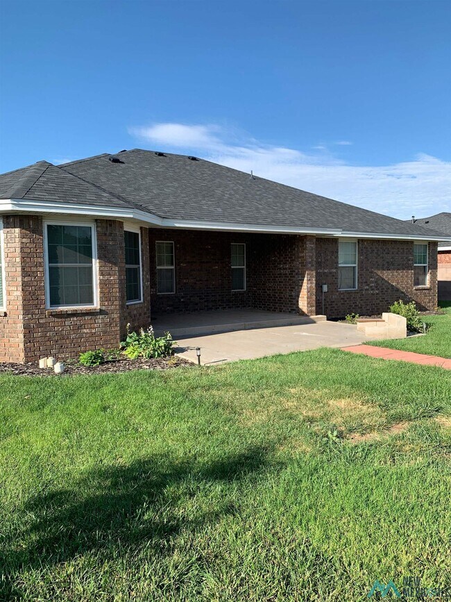 Building Photo - 116 Mariposa Dr