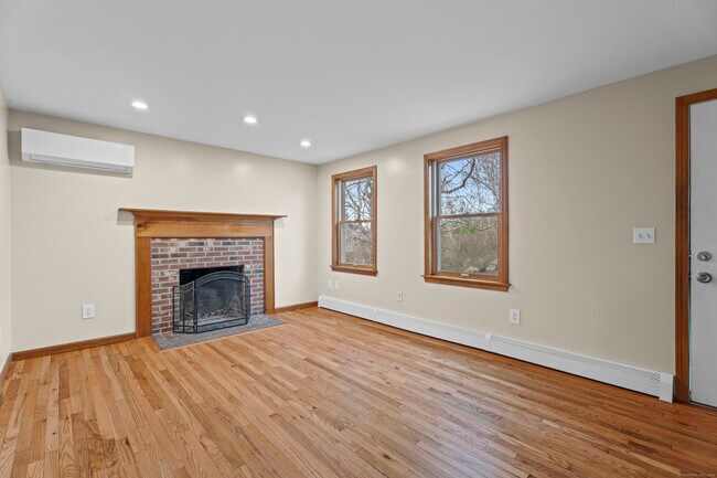 Building Photo - 62 Brookside Ave E