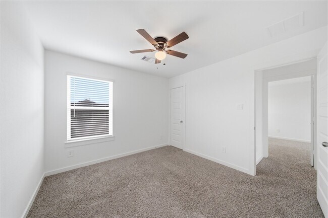Building Photo - 31638 Featherstone Trl