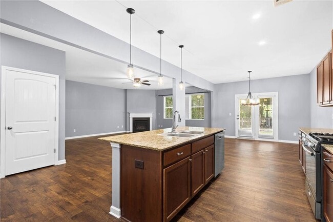Building Photo - 407 Aviary Ln
