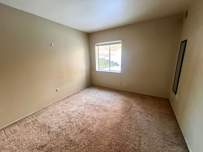 Building Photo - Twin Oaks - 1 Bed 1 Bath - Cozy Apartment