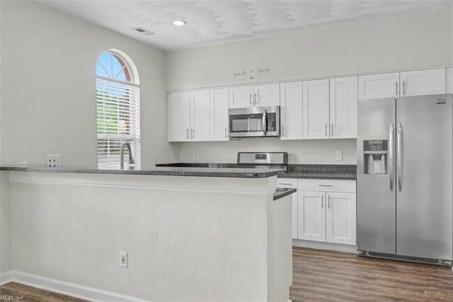 Building Photo - 601 Huntly Dr