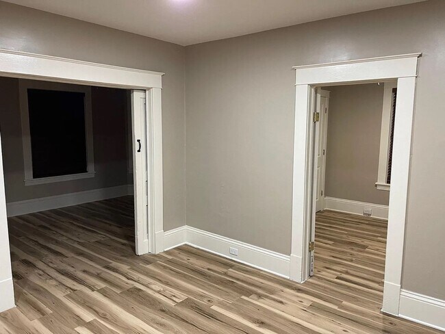 Building Photo - 946 Sigsbee St SE