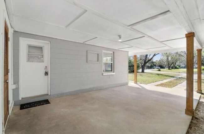 Building Photo - 9119 Amherst Dr