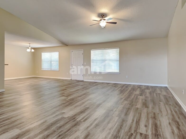 Building Photo - 9215 Hawkeye Dr