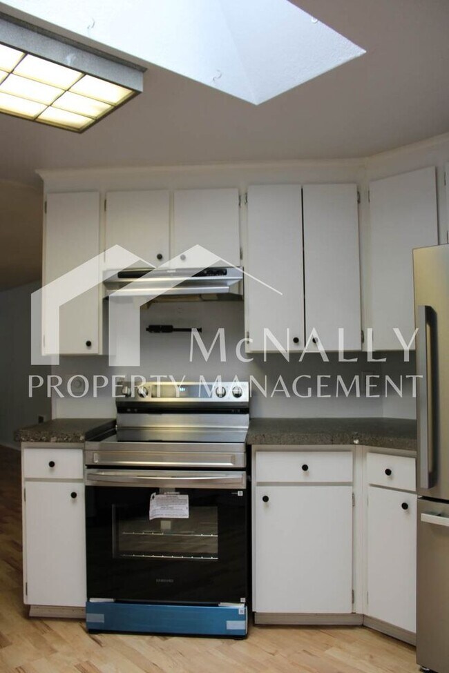 Building Photo - Beautifully Updated 3-Bedroom Rambler with Large Deck
