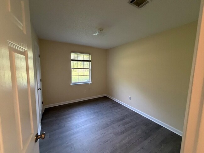 Building Photo - House for Rent