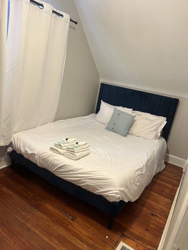 Building Photo - 5070 W 148th St