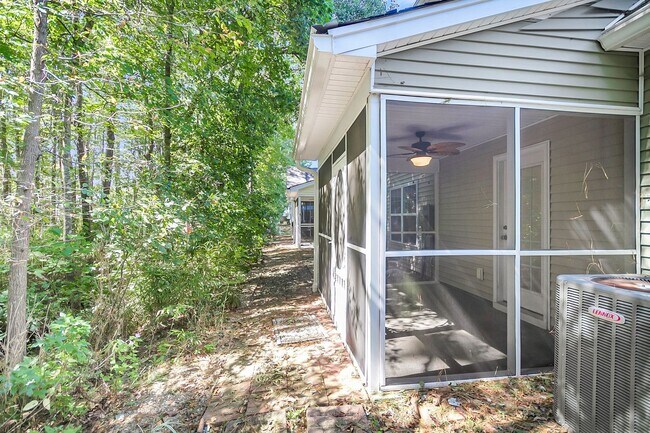 Building Photo - Beautiful FOUR bedroom townhome in Goose Creek!