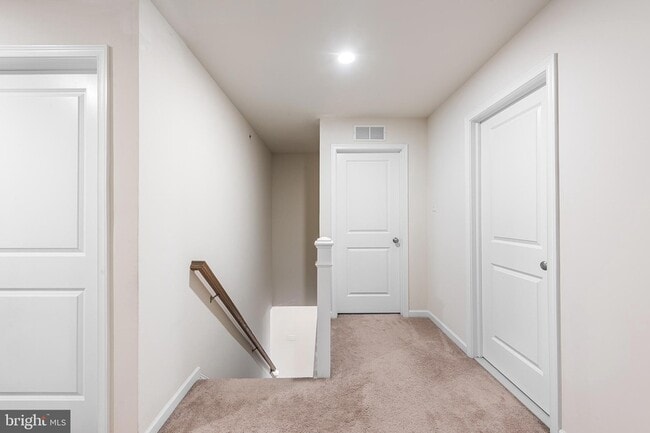 Building Photo - 342 Ridgewood Dr