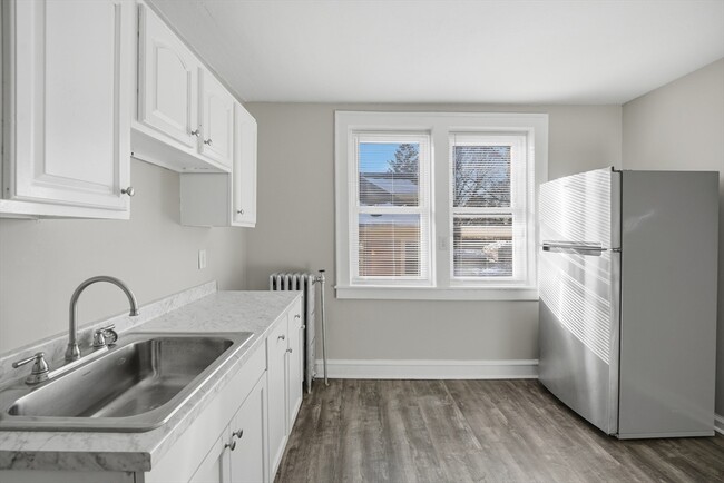 Building Photo - 62 Warner St