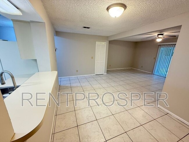 Building Photo - 4435 Brook Hollow Cir