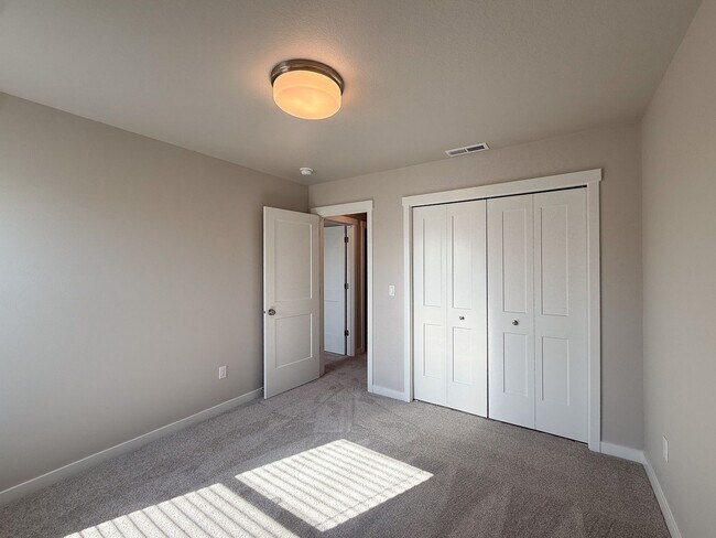 Building Photo - 356 SE Shetterly Dr