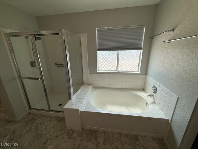 Building Photo - 2113 Desert Pines St