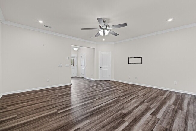 Building Photo - "3-Bed Townhouse Retreat on Elders Story R...
