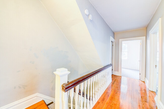 Building Photo - 103 Harwood St