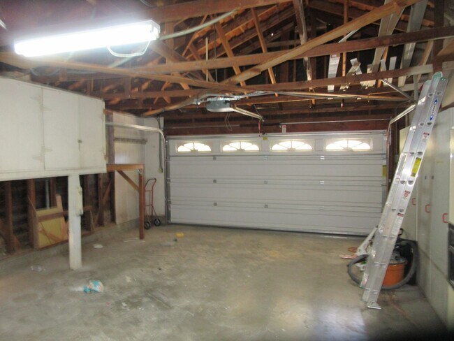Building Photo - 18715 Braemore Rd