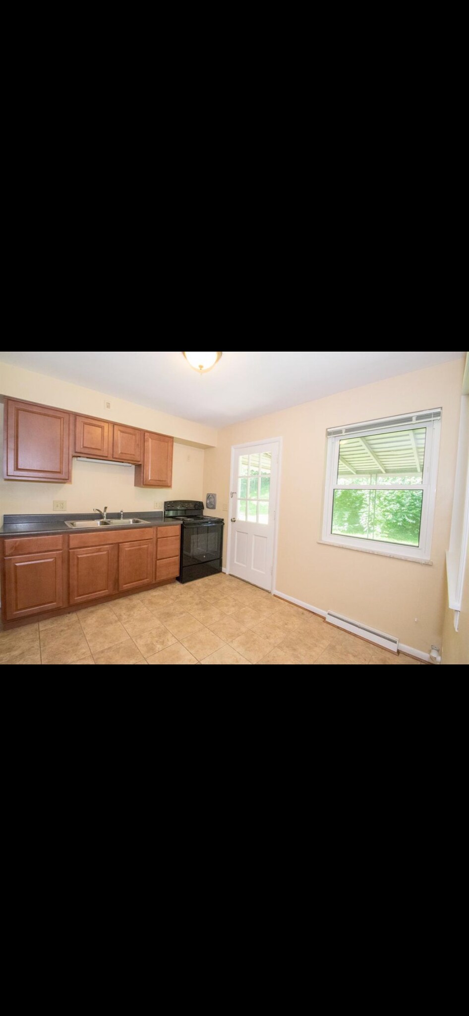 Building Photo - 2375 Van Leunen Dr