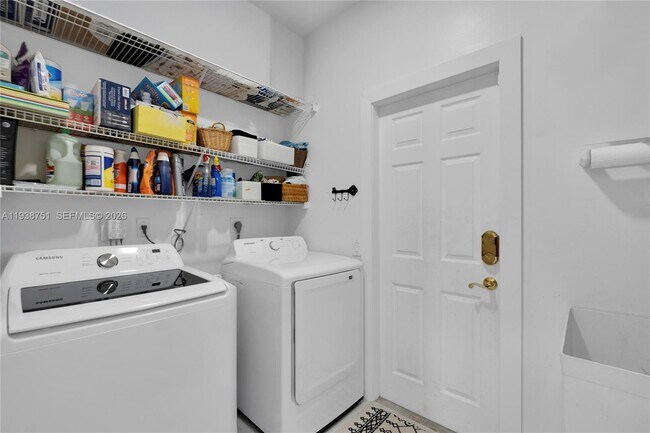 Building Photo - 1176 Cedar Falls Dr