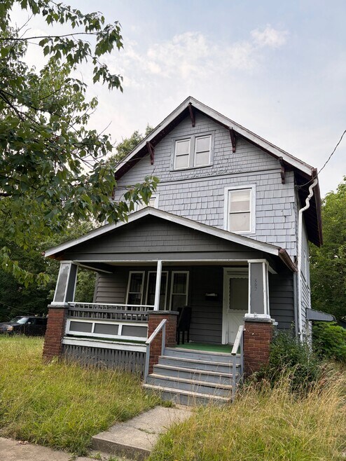 Building Photo - 897 Peckham St