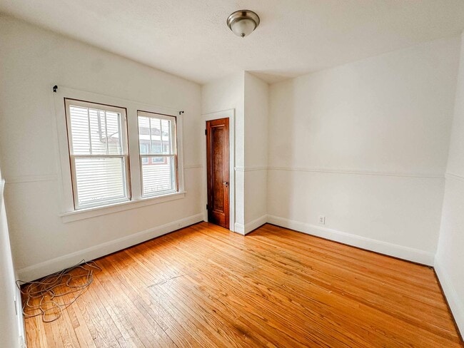 Building Photo - Move In Ready Gem on Lowe Rd. - West End