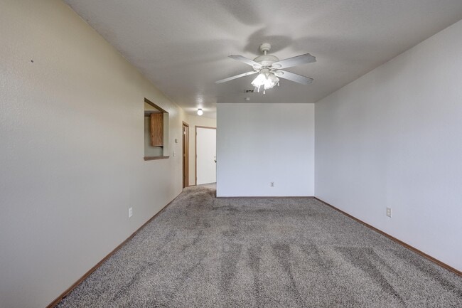 Building Photo - 627 S Walker St