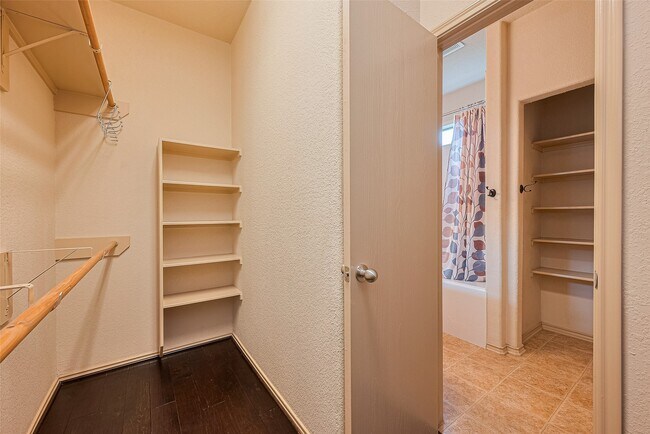 Building Photo - 1810 Emerson Ridge Dr