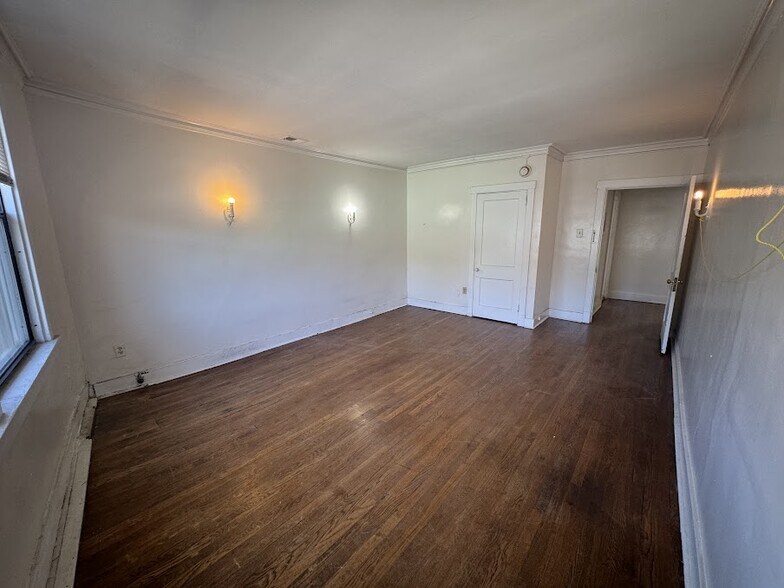 Building Photo - 1927 Murray Ave