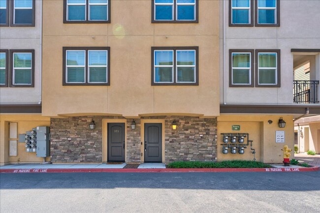 Building Photo - 367 Mission Villas Rd