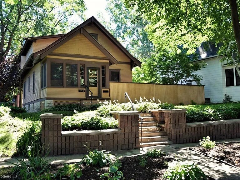 Exterior - Front - 2055 Temple Ct