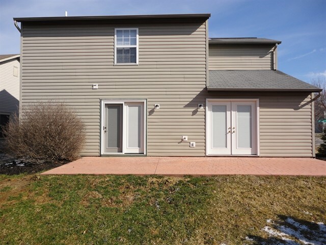 Building Photo - 5943 King Lear Dr