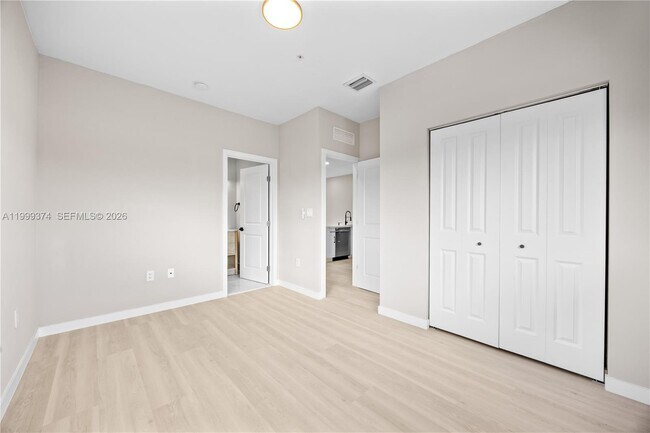 Building Photo - 630 NE 166th St