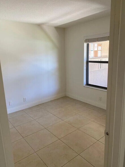 Building Photo - 21900 Lake Forest Cir