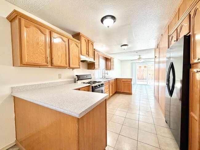 Building Photo - Gated 3 Bedroom 2.5 Bath Home with Bonus Room & Private Balcony