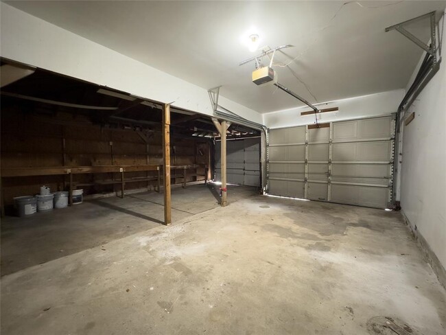 Building Photo - 119 Marshall St
