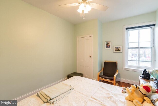 Building Photo - 206 S 43rd St