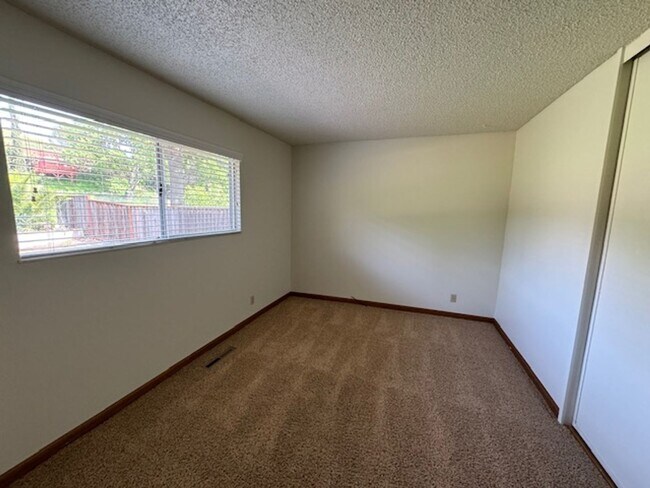 Building Photo - Single level home in Woodlands neighborhood-Walnut Creek