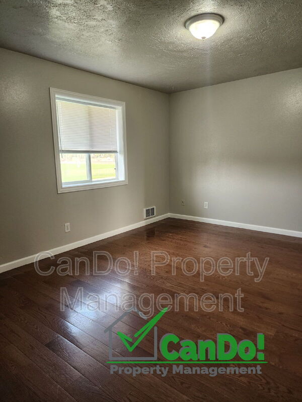 Building Photo - 225 Carol Dr