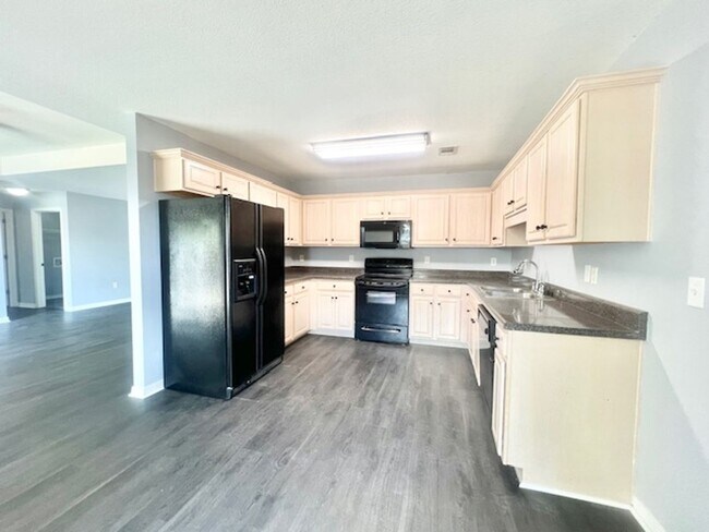 Building Photo - 3200 Skynight Dr