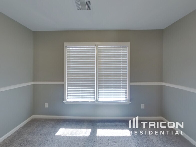 Building Photo - 1315 Bridle Path Dr