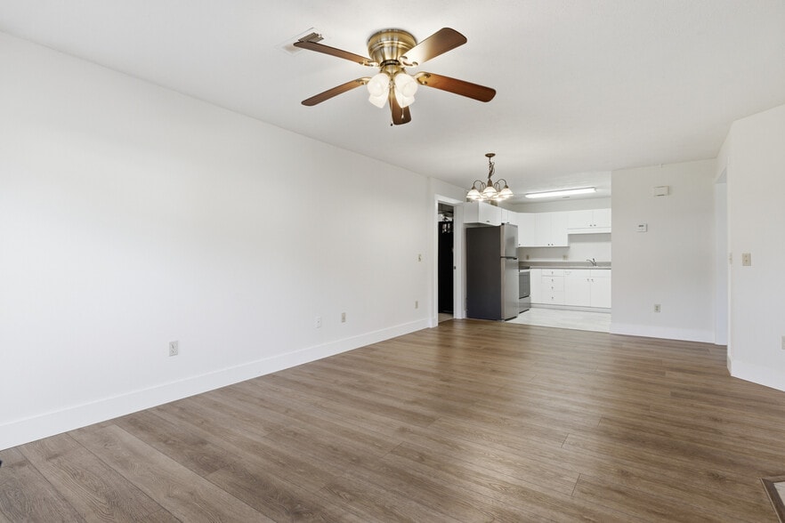 Building Photo - 1921 Ty Way Xing