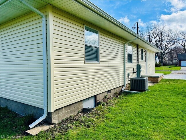 Building Photo - 4913 Dunsmore Ave