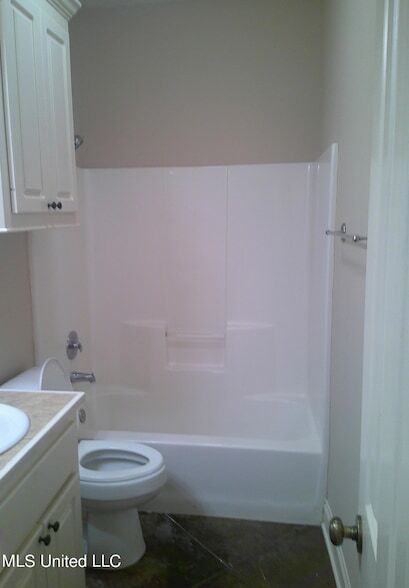Building Photo - 141 Creekside Dr
